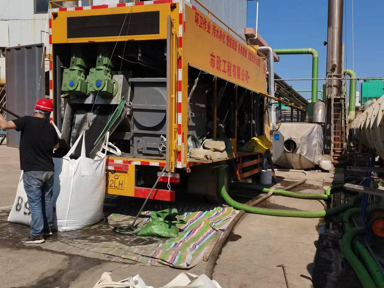 源城淤泥压干处理